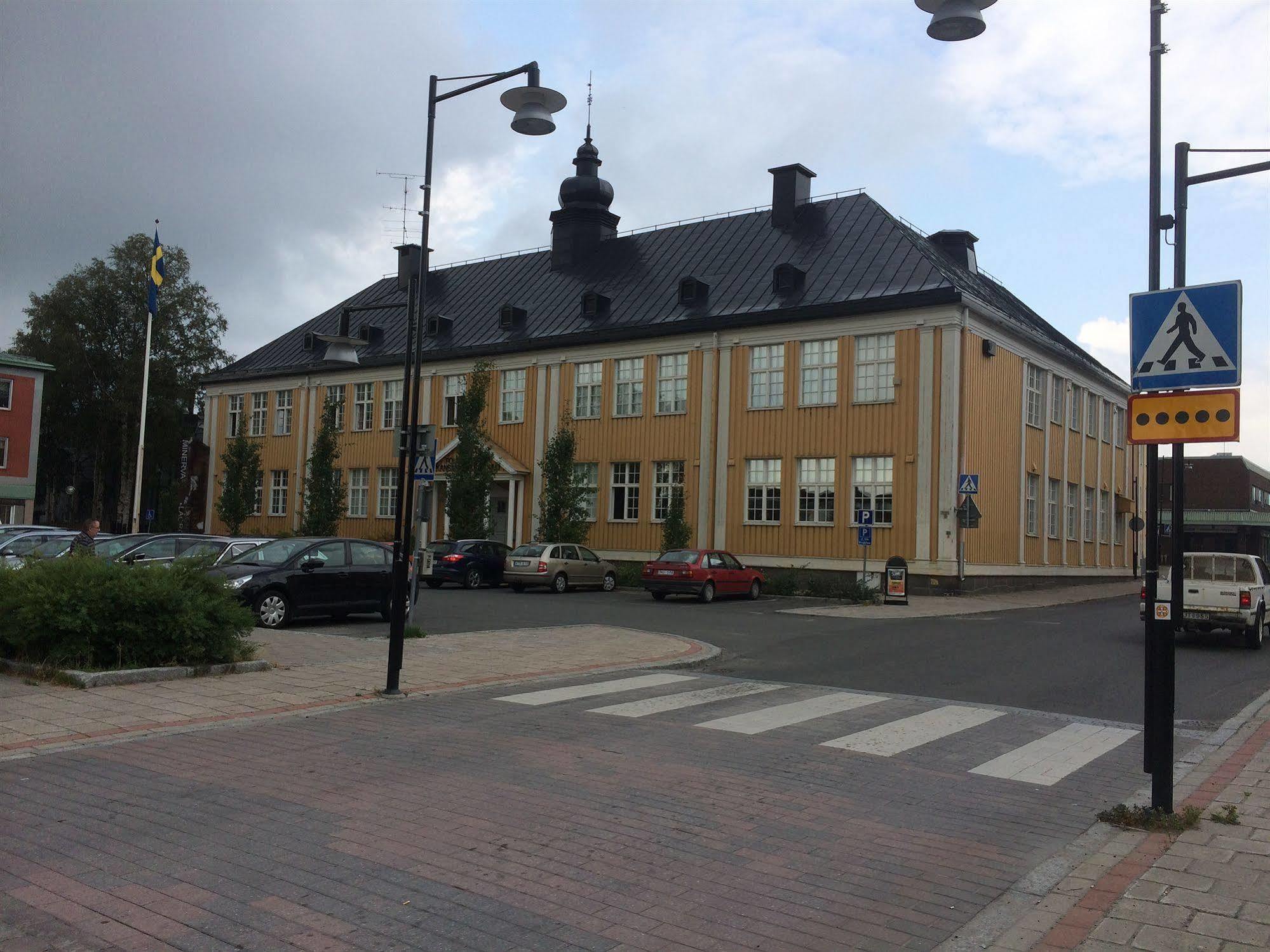 Svefi Vandrarhem - Hostel ハパランダ エクステリア 写真